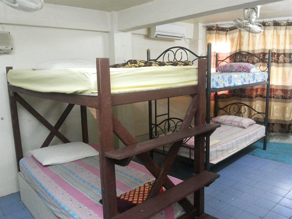 Q6 At 6 Hostel Bangkok Exterior foto